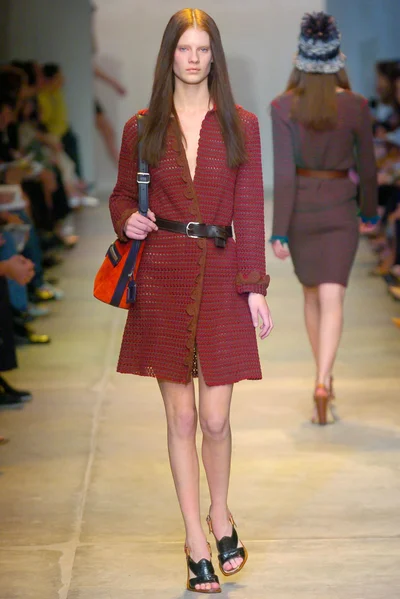Look 16